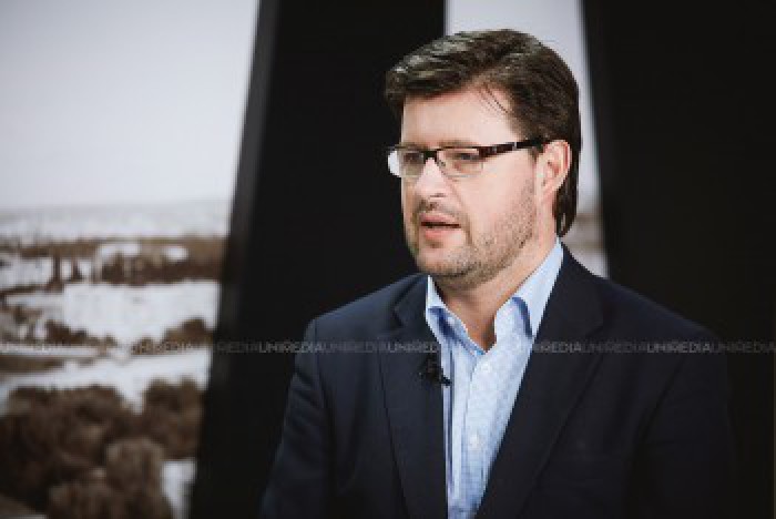 Andrei Popov: Asistăm la un nou „meci aranjat”; Eugen Sturza este folosit drept carne de tun, iar ulterior se va desemna un alt candidat convenabil pentru PD și PSRM Andrei Popov: Asistăm la un nou „meci aranjat”; Eugen Sturza este folosit drept carne de tun, iar ulterior se va desemna un alt candidat convenabil pentru PD și PSRM