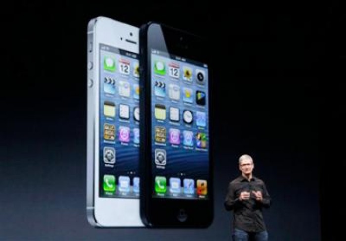 Apple a dat iar lovitura: Precomenzi uriaşe pentru iPhone 5 în 24 de ore Apple a dat iar lovitura: Precomenzi uriaşe pentru iPhone 5 în 24 de ore