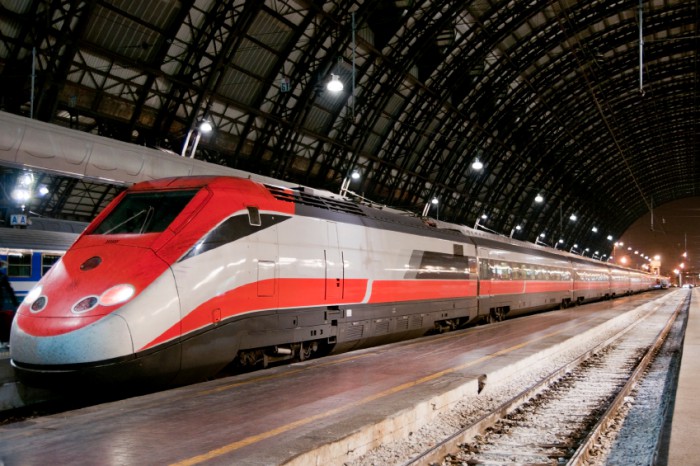 Caz ieșit din comun în Italia. O femeie care a coborât într-o gară pentru a fuma și-a uitat copilul în tren Caz ieșit din comun în Italia. O femeie care a coborât într-o gară pentru a fuma și-a uitat copilul în tren