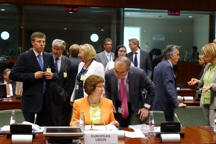 Chirtoacă sesizează europenii: Politicienii de la Chișinău încearcă să ascundă gunoiul sub preș
