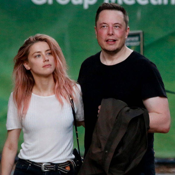 Cofondatorul Tesla Elon Musk și actrița Ambear Heard s-au despărțit Cofondatorul Tesla Elon Musk și actrița Ambear Heard s-au despărțit