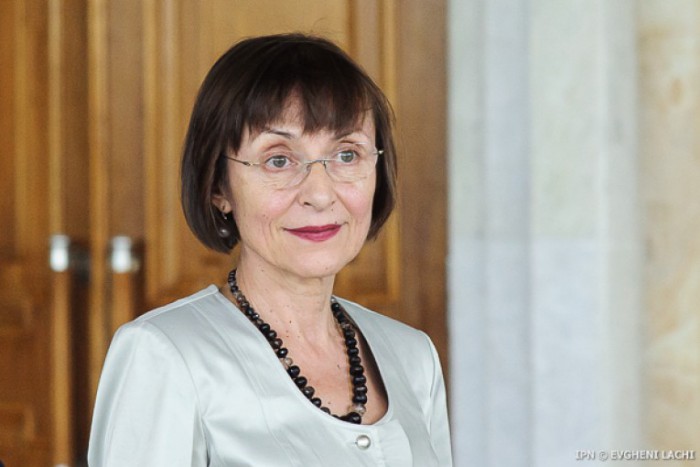 (foto) Cum arăta Corina Fusu în tinerețe? Ministrul Educației a postat mai multe fotografii cu ea de acum mulți ani (foto) Cum arăta Corina Fusu în tinerețe? Ministrul Educației a postat mai multe fotografii cu ea de acum mulți ani