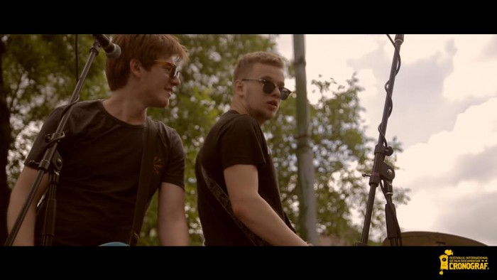 (video) CRONOGRAF&Music a colindat orașul într-un camion cu muzică live (video) CRONOGRAF&Music a colindat orașul într-un camion cu muzică live