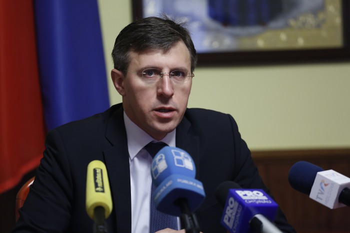 De sărbători la Viena. Dorin Chirtoacă surprins la un mic dejun alături de o blondă la Hotelul Hilton De sărbători la Viena. Dorin Chirtoacă surprins la un mic dejun alături de o blondă la Hotelul Hilton
