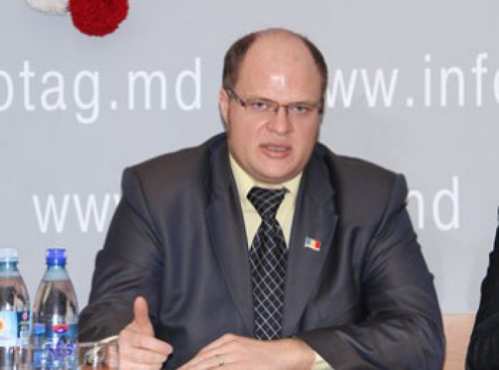 (doc) Consilierul municipal Oleg Onișcenco, reținut într-un dosar de corupție, și-a depus demisia (doc) Consilierul municipal Oleg Onișcenco, reținut într-un dosar de corupție, și-a depus demisia