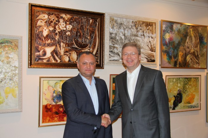 Dodon după întrevederea cu Fule: I-am mulţumit oficialului european pentru sprijin Dodon după întrevederea cu Fule: I-am mulţumit oficialului european pentru sprijin