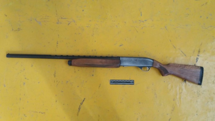 Doi adolescenți din Drochia au fost reținuți, fiind bănuiți că ar fi furat arme și muniții Doi adolescenți din Drochia au fost reținuți, fiind bănuiți că ar fi furat arme și muniții