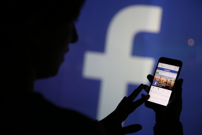 Facebook va permite difuzarea de reclame în pagina de start a serviciului Messenger Facebook va permite difuzarea de reclame în pagina de start a serviciului Messenger