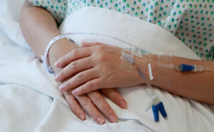 Femeia care și-a înjunghiat copiii, apoi și-a tăiat venele a fost reținută pentru 72 de ore Femeia care și-a înjunghiat copiii, apoi și-a tăiat venele a fost reținută pentru 72 de ore