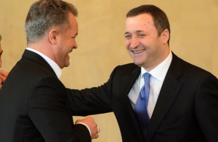Filat neagă că și-a cerut scuze de la Plahotniuc: „Ce vorbiți?!?” Filat neagă că și-a cerut scuze de la Plahotniuc: „Ce vorbiți?!?”