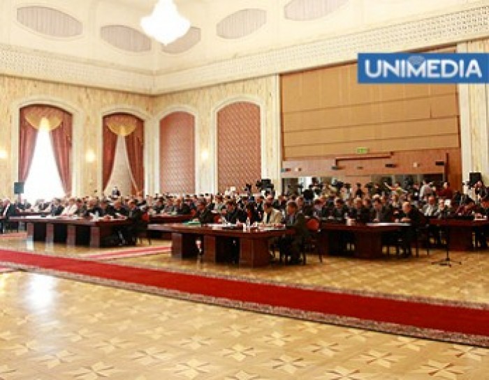 Final de an în Parlament, cu „ghionturi” în AIE și critici dure din partea PCRM Final de an în Parlament, cu „ghionturi” în AIE și critici dure din partea PCRM