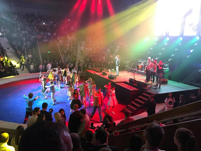 (foto, video) Au luminat Circul la propriu. Cum a fost la concertul celor 20 de ani de „Gândul Mâței” (foto, video) Au luminat Circul la propriu. Cum a fost la concertul celor 20 de ani de „Gândul Mâței”