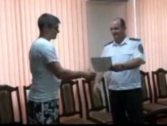 (foto, video) Laude de la MAI! Un tânăr din Capitală a reţinut un hoţ, în timp ce alerga prin parc (foto, video) Laude de la MAI! Un tânăr din Capitală a reţinut un hoţ, în timp ce alerga prin parc
