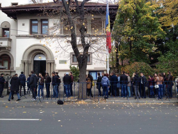(foto) „Adoptă un vot” a strâns în decursul unei zile circa 22.000 de persoane. Moldovenii oferă cazare și transport conaționalilor care vor să voteze (foto) „Adoptă un vot” a strâns în decursul unei zile circa 22.000 de persoane. Moldovenii oferă cazare și transport conaționalilor care vor să voteze