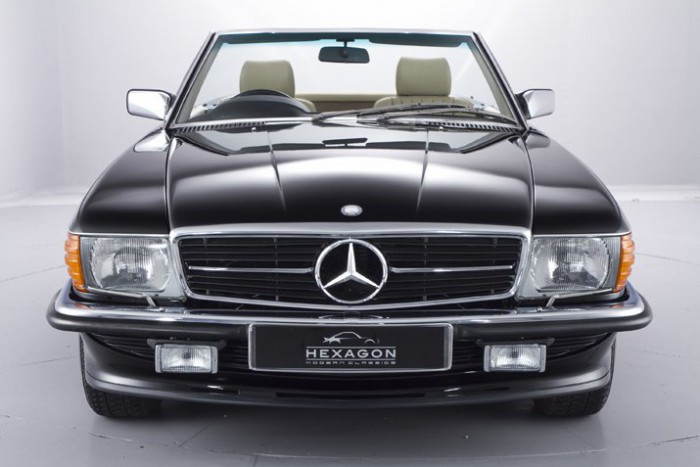 (foto) Bijuterie. Cât costă un Mercedes-Benz 500SL din 1989 care nu are nici 2000 de km parcurşi (foto) Bijuterie. Cât costă un Mercedes-Benz 500SL din 1989 care nu are nici 2000 de km parcurşi