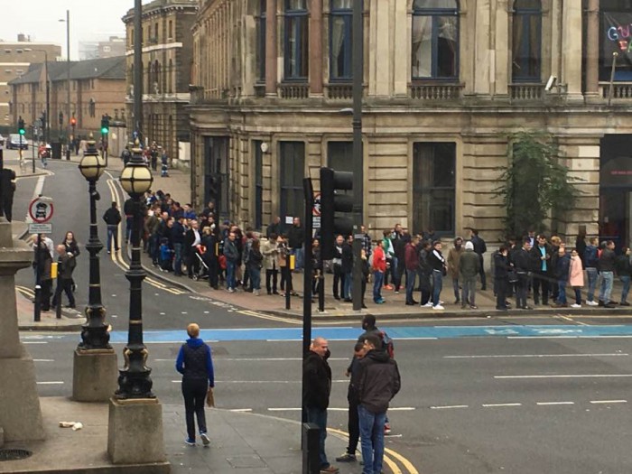 (Foto/ video/Update) Ora 22:00. Au votat 2879 de moldoveni la Londra. CEC-ul vrea să prelungească programul de lucru cu încă două ore (Foto/ video/Update) Ora 22:00. Au votat 2879 de moldoveni la Londra. CEC-ul vrea să prelungească programul de lucru cu încă două ore