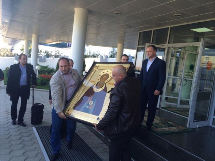 (foto) Icoane de la Moscova pentru campania electorală a lui Dodon (foto) Icoane de la Moscova pentru campania electorală a lui Dodon