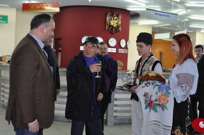 (foto) Dodon l-a adus pe Gazmanov la Chișinău (foto) Dodon l-a adus pe Gazmanov la Chișinău