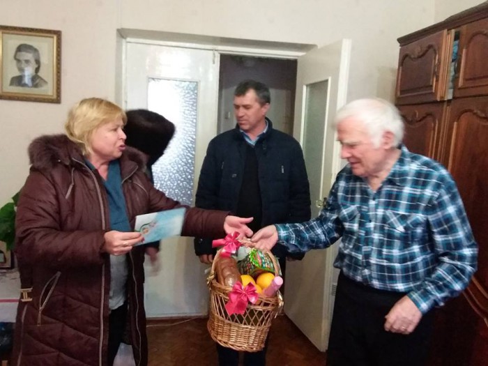 (foto) Echipa Primăriei Ialoveni l-au vizitat pe scriitorul Spiridon Vangheli (foto) Echipa Primăriei Ialoveni l-au vizitat pe scriitorul Spiridon Vangheli