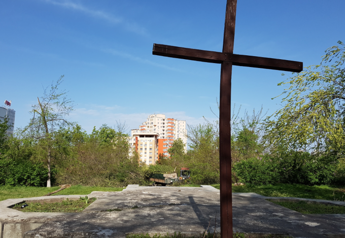 (foto) Elena Robu: Cimitirul Eroilor din Chișinău, transformat în depozit pentru crengi (foto) Elena Robu: Cimitirul Eroilor din Chișinău, transformat în depozit pentru crengi