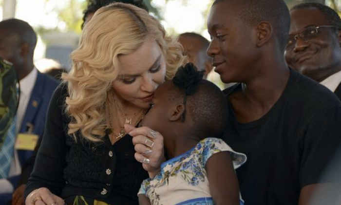 (foto) Madonna a inaugurat un centru de pediatrie în Malawi (foto) Madonna a inaugurat un centru de pediatrie în Malawi