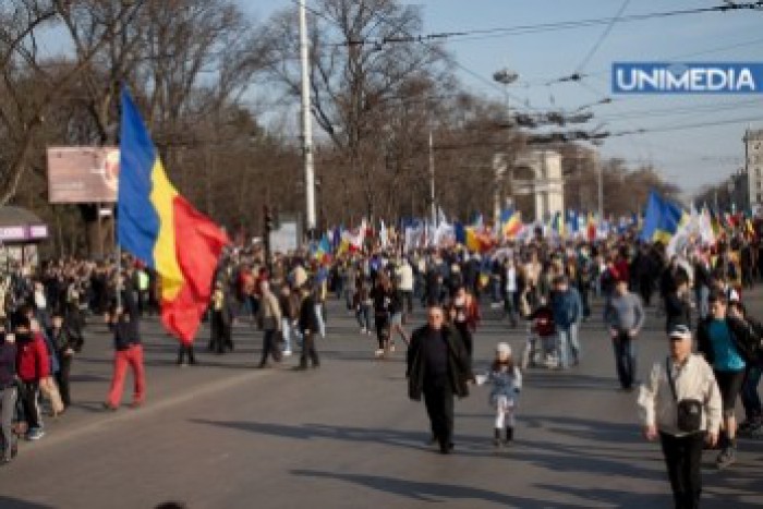 (foto) Marș Unionist în centrul Chișinăului. Manifestanții cer unire cu România (foto) Marș Unionist în centrul Chișinăului. Manifestanții cer unire cu România