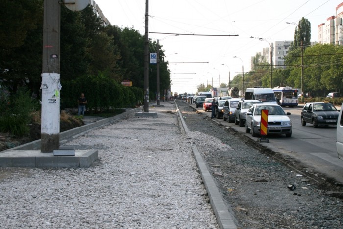 (foto) Municipalitatea nu știe dacă reparația străzii Alecu Russo va fi finisată anul acesta