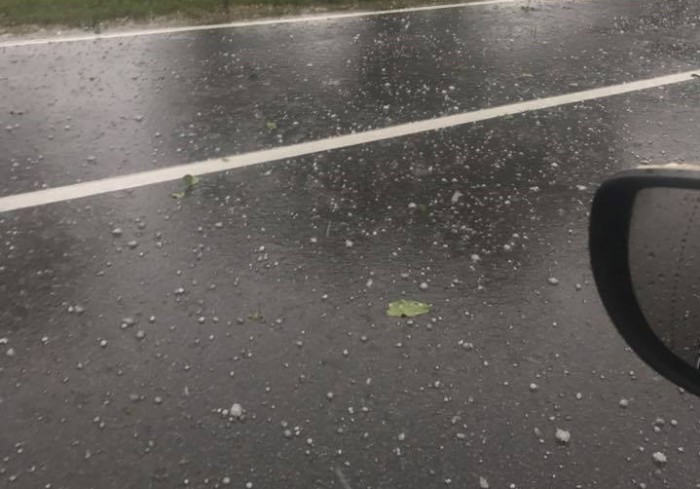 (foto/video) Natura s-a dezlănțuit la Ștefan Vodă: Plouă puternic cu grindină (foto/video) Natura s-a dezlănțuit la Ștefan Vodă: Plouă puternic cu grindină