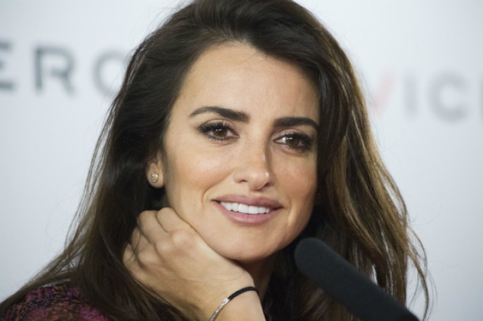 (foto) Penelope Cruz și-a făcut o schimbare radicală de look. A devenit blondă (foto) Penelope Cruz și-a făcut o schimbare radicală de look. A devenit blondă