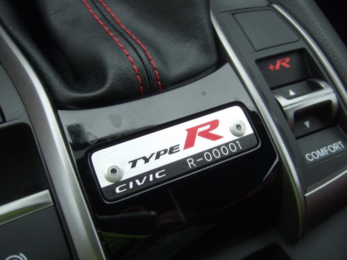 (foto) Primul exemplar al noului Honda Civic Type R, adus în SUA, a fost vândut la licitaţie (foto) Primul exemplar al noului Honda Civic Type R, adus în SUA, a fost vândut la licitaţie