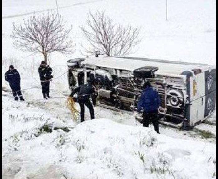 (foto) S-au pornit în excursie la Mănăstirea Saharna, dar nu au mai ajuns. Microbuz cu elevi, răsturnat pe traseu (foto) S-au pornit în excursie la Mănăstirea Saharna, dar nu au mai ajuns. Microbuz cu elevi, răsturnat pe traseu