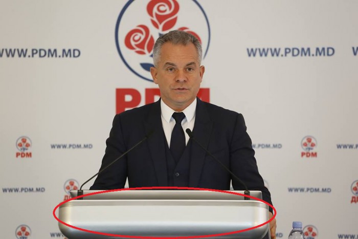 (foto) Fără prompter nu poate. Gadget-ul de pe care și-a citit discursul Vladimir Plahotniuc (foto) Fără prompter nu poate. Gadget-ul de pe care și-a citit discursul Vladimir Plahotniuc
