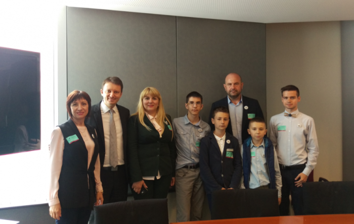 (foto) Trei tineri din Republica Moldova s-au întâlnit cu europarlamentarul Sigfried Mureșan la Bruxelles (foto) Trei tineri din Republica Moldova s-au întâlnit cu europarlamentarul Sigfried Mureșan la Bruxelles