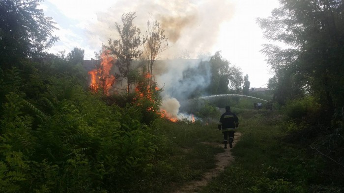 (foto/video/update) Ultimă oră: Incendiu la un depozit de crengi de la Memorialul Ostașilor Armatei Române. DSE anunță că încendiul a fost stins (foto/video/update) Ultimă oră: Incendiu la un depozit de crengi de la Memorialul Ostașilor Armatei Române. DSE anunță că încendiul a fost stins
