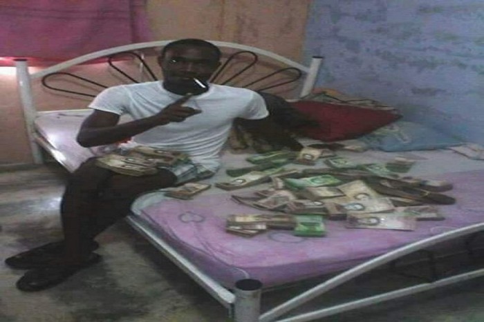 (foto) Un bărbat care a furat 28 de mln $ de la traficanții de droguri a postat o fotografie pe o rețea de socializare. Vezi ce a urmat cu acesta (foto) Un bărbat care a furat 28 de mln $ de la traficanții de droguri a postat o fotografie pe o rețea de socializare. Vezi ce a urmat cu acesta