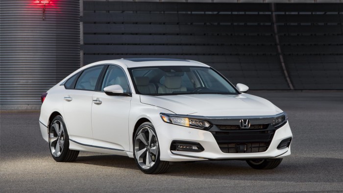 (foto/video) Premieră în SUA: A debutat a 10-a generaţie Honda Accord (foto/video) Premieră în SUA: A debutat a 10-a generaţie Honda Accord