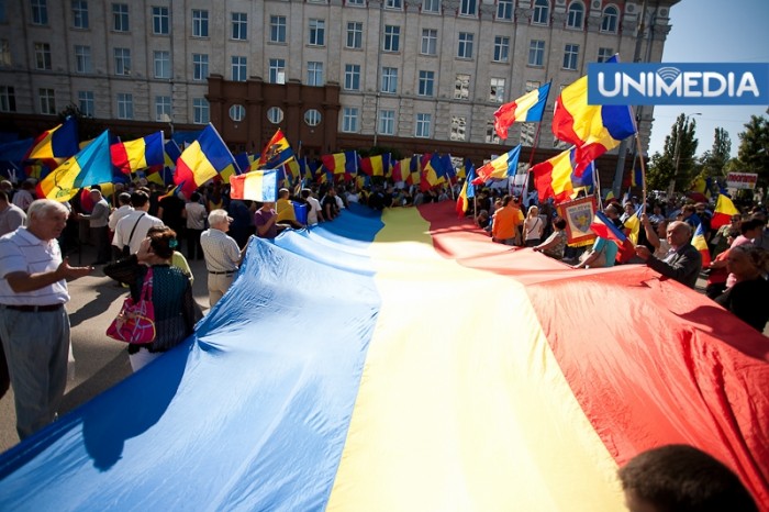 FOTOREPORTAJ: Marșul Unirii de la Chișinău, în imagini FOTOREPORTAJ: Marșul Unirii de la Chișinău, în imagini