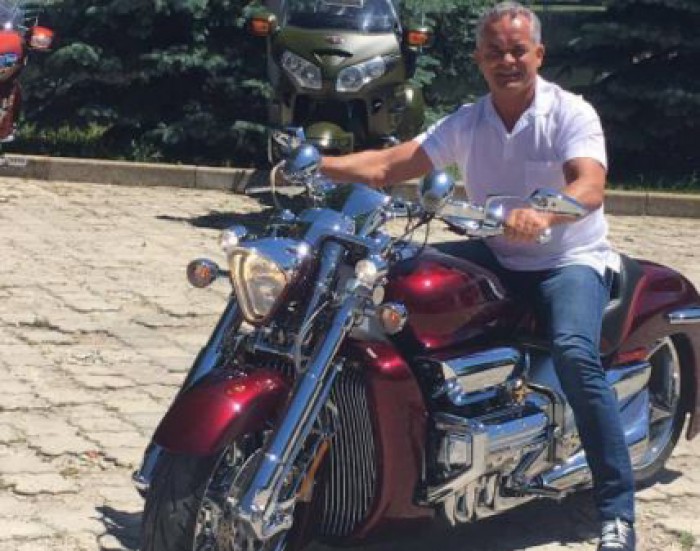 (foto) Vlad Plahotniuc, fără costum și cravată. A urcat pe motocicletă și a făcut poze cu tinerii democrați (foto) Vlad Plahotniuc, fără costum și cravată. A urcat pe motocicletă și a făcut poze cu tinerii democrați