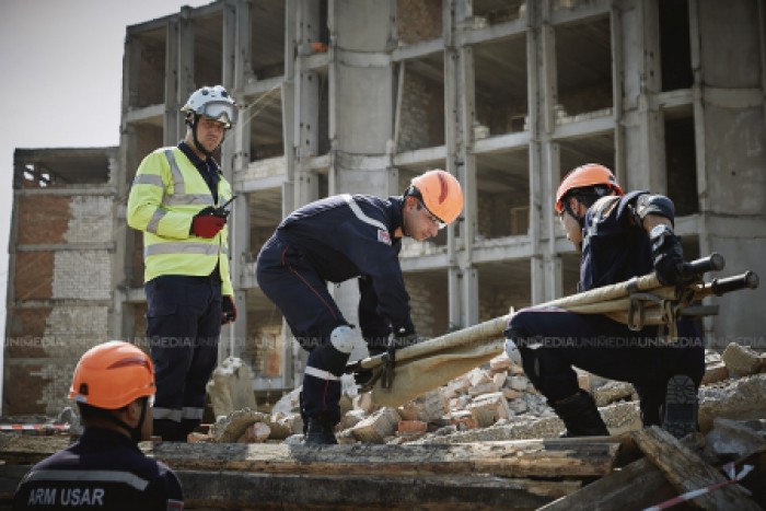 (galerie foto) EUMOLDEX 2017: Salvatori din nouă țări au intervenit în diverse situații tactice la o simulare de cutremur (galerie foto) EUMOLDEX 2017: Salvatori din nouă țări au intervenit în diverse situații tactice la o simulare de cutremur