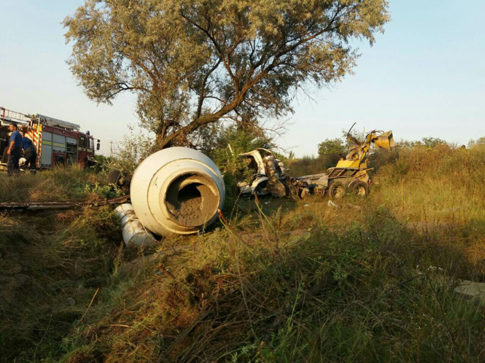 Impact mortal la Nisporeni: Un bărbat a murit după ce a intrat cu betoniera într-un copac Impact mortal la Nisporeni: Un bărbat a murit după ce a intrat cu betoniera într-un copac