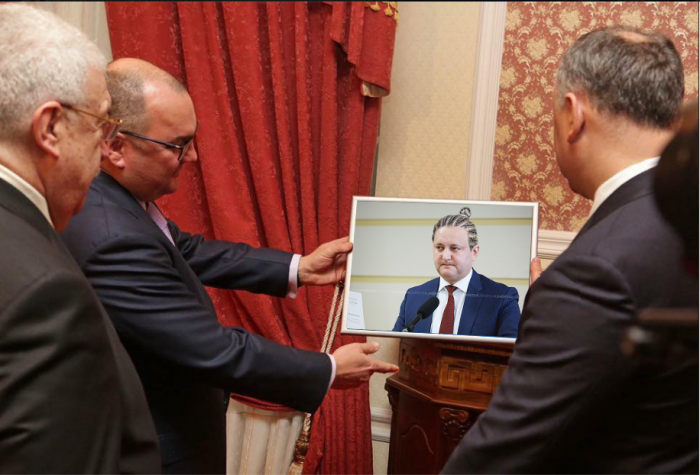 (galerie foto) Investigație marca #altfel. Ce cadou a primit Dodon de la oficialii ruși (galerie foto) Investigație marca #altfel. Ce cadou a primit Dodon de la oficialii ruși