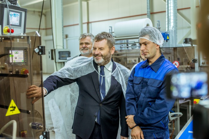 Investiții noi în cel mai dulce business din Moldova. Compania „Moldova-Zahar” SRL continuă să investească în fabrica de zahăr de la Cupcini Investiții noi în cel mai dulce business din Moldova. Compania „Moldova-Zahar” SRL continuă să investească în fabrica de zahăr de la Cupcini