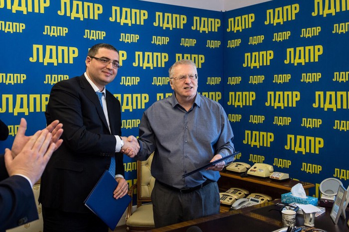 Jirinovski la conferința cu Renato Usatîi: Noi nu susținem oligarhii. La voi acolo Plahotniuc se plimbă, la Kiev alți oligarhi, la noi la fel Jirinovski la conferința cu Renato Usatîi: Noi nu susținem oligarhii. La voi acolo Plahotniuc se plimbă, la Kiev alți oligarhi, la noi la fel