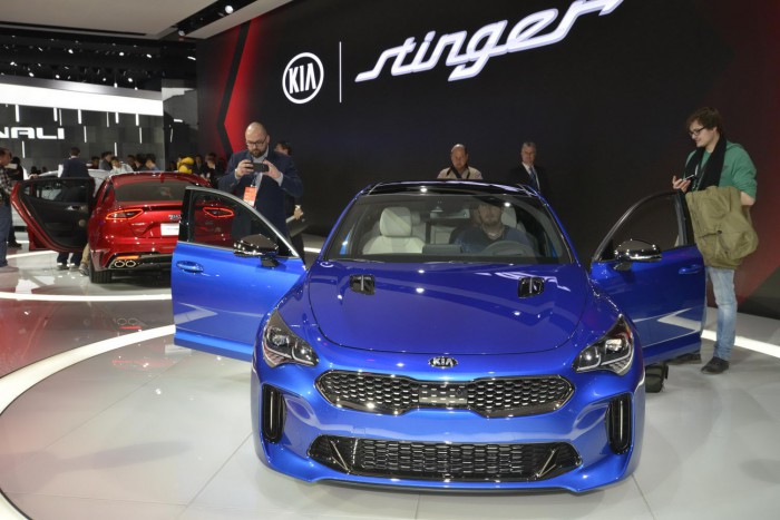 Kia Stinger cucereşte rapid publicul. Vine la primăvară la Geneva şi cu un motor diesel Kia Stinger cucereşte rapid publicul. Vine la primăvară la Geneva şi cu un motor diesel