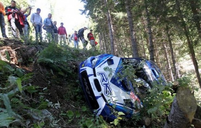Kubica scapă nevătămat dintr-un accident de raliu Kubica scapă nevătămat dintr-un accident de raliu