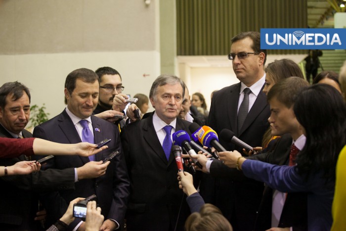 (video) Liderii coaliției de guvernare la Vilnius: „Am trăit emoții puternice de mândrie și împlinire” (video) Liderii coaliției de guvernare la Vilnius: „Am trăit emoții puternice de mândrie și împlinire”