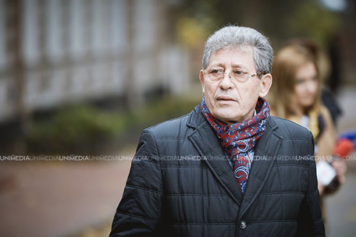 (video/update) Liderul PL, Mihai Ghimpu, a dăruit mărțișoare jurnalistelor de Dragobete