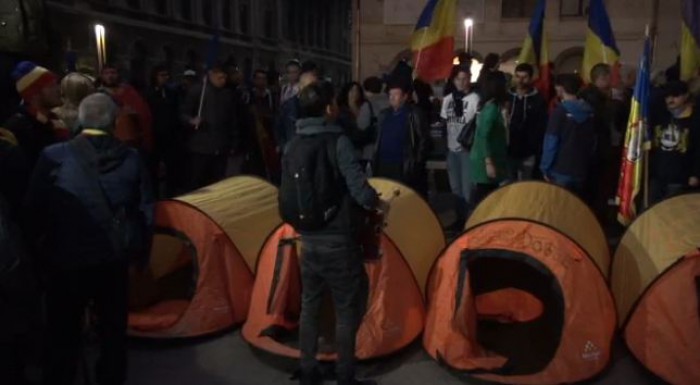 LIVE: Marșul Unirii, desfășurat cu incidente. Băsescu: Vai de capul vostru, adunătură de ticăloşi trădători de ţară