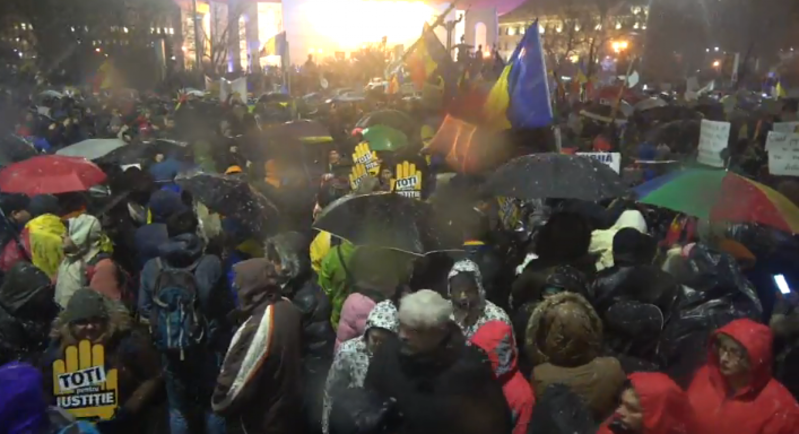 Protest anticorupție de amploare în România: Mii de manifestanți. Ciocniri cu jandarmii