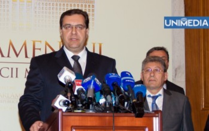 Lupu îi sugerează lui Ghimpu: Să nu-și bage nasul, unde nu-i fierbe oala Lupu îi sugerează lui Ghimpu: Să nu-și bage nasul, unde nu-i fierbe oala